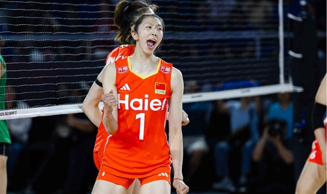 恭喜！中国女排又一22岁得分王崛起：李盈莹替身轰19分+破局逆转